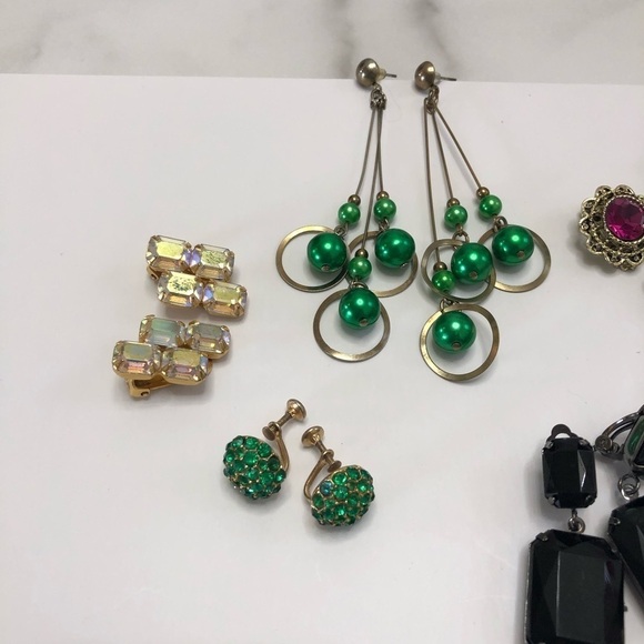 Lot of 7 pairs of vintage Earrings Clip on dangle - Picture 2 of 3